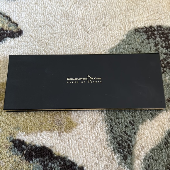 Coloured Raine Queen of Hearts Palette - Picture 4 of 5